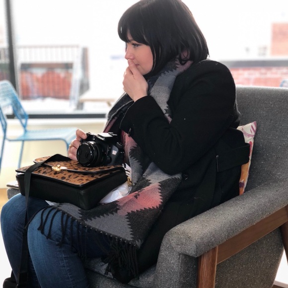 Meet your Posher, Christy - Picture 1 of 3